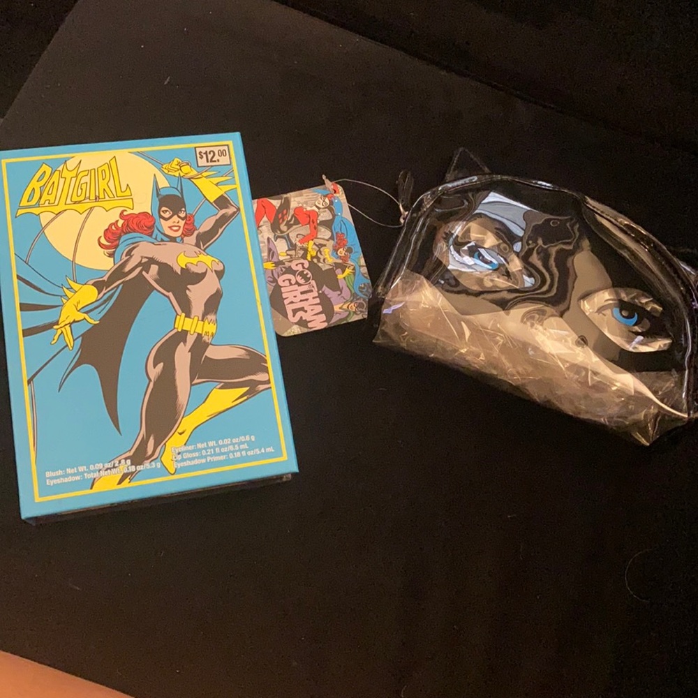 Batgirl Gotham Girls makeup book and makeup bag